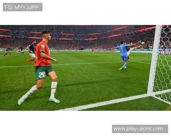 霍伊伦在弧顶位置转身抽射被门将精彩扑救，射门角度极佳但未能破门